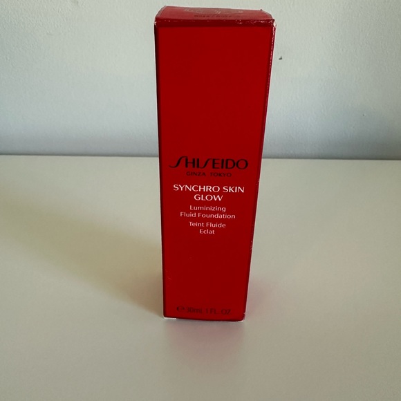 Shiseido Synchro Skin Glow Luminizing Fluid Foundation in Rose 30ML - Picture 2 of 6